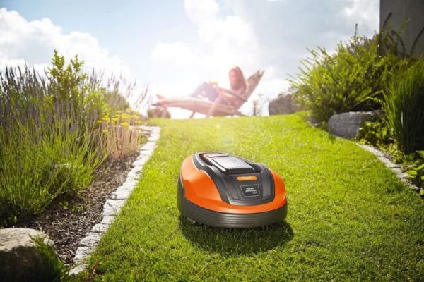 08fa4bbd61964a2da59a8658aeae5c96 500 GO Robotic Lawn Mower