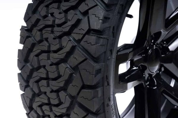 0ac8d9c58e194f6d8e4611a577dbc208 Venom Power Terra Hunter X/T All Terrain LT275/70R18 125/122R E Light Truck Tire