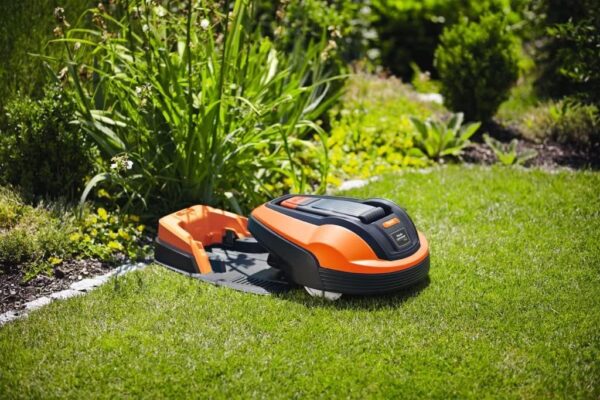 279de76494374cbf98bdd991f2986f4c 500 GO Robotic Lawn Mower