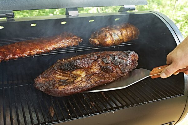 8d9e64cfd6f24c56b9140a0912bf285f 700FB Wood Fired Pellet Grill with Flame Broiler, 700 Sq. In. Cooking Space