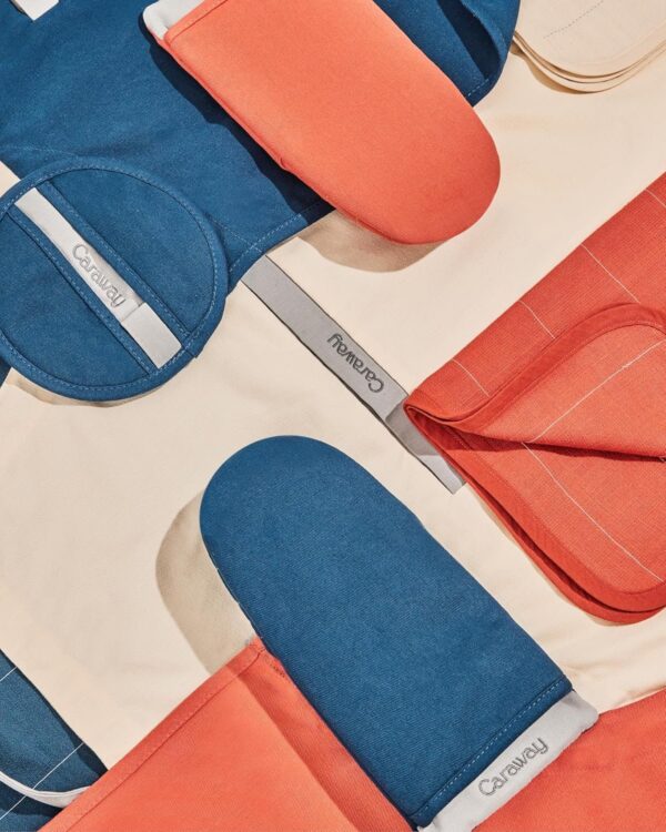 Linen Set – Apron, Pot Holders, Oven Mitts, & Tea Towels – 100% Organic Cotton – Durable, Machine Washable