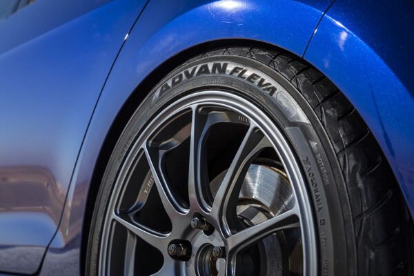 d987556d138d495eb877ac2b008eea10 Yokohama Advan Fleva V701 185/55R15 82V Performance Tire
